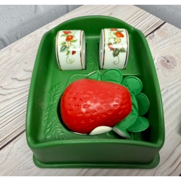 NEW Avon Set Of 2 Vintage Strawberry Porcelain Napkin Rings & Guest Soap - Picture 3 of 13